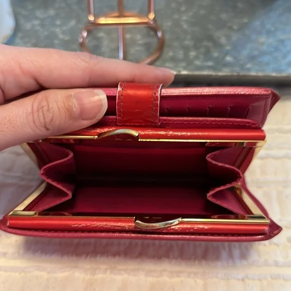 Louis Vuitton Vernis Kisslock Wallet